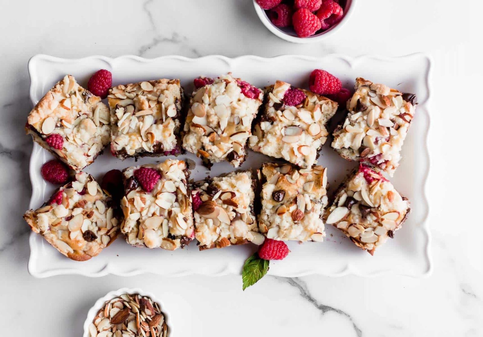 طرز تهیه کیک شکلاتی با روکش میوه ای