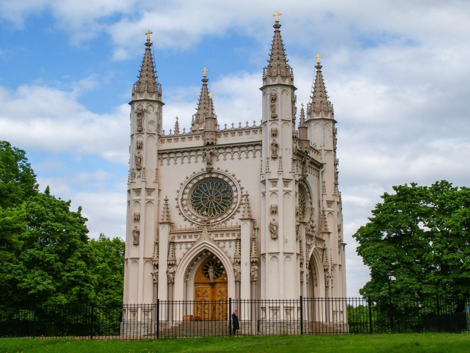 ورود سبک معماری گوتیک به آسیا کلیسای سنت الکساندر نوسکی