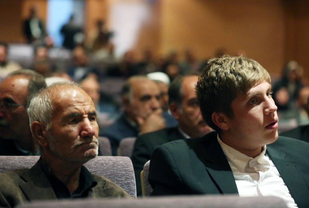 بقاع متبرکه نقطه پرگار فعالیتهای اجتماعی در هر منطقه باشد بقاع متبرکه نقطه پرگار فعالیتهای اجتماعی در هر منطقه باشد