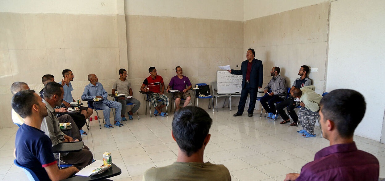 آشنایی خانواده ها با روش های دارویی و غیردارویی درمان و مقابله با اعتیاد آشنایی خانواده ها با روش های دارویی و غیردارویی درمان و مقابله با اعتیاد