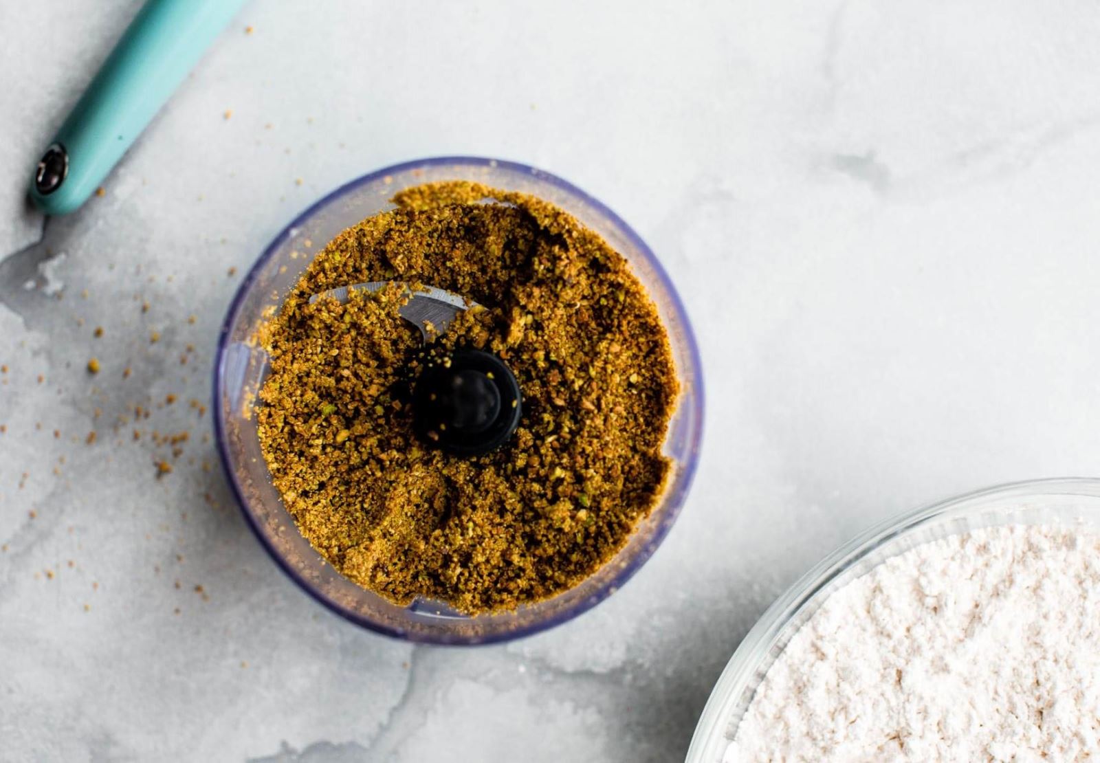 طرز تهیه کیک پسته ای