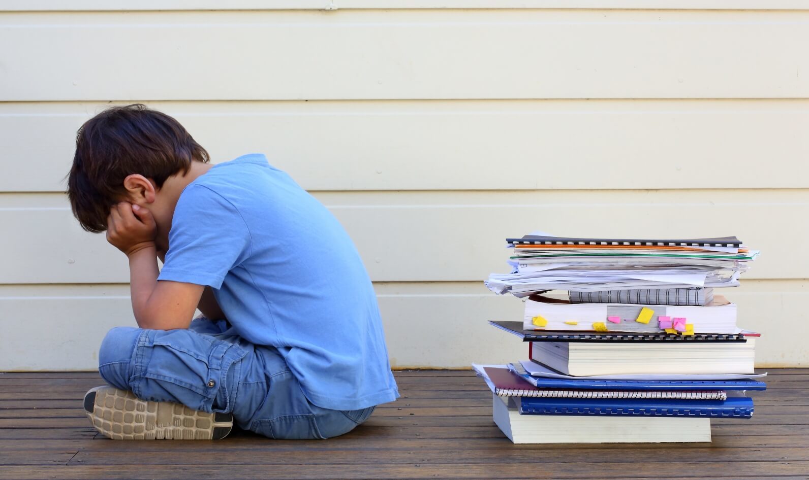 ۱۰ رفتار والدین که کودکان را از کتاب خوانی متنفر می کند