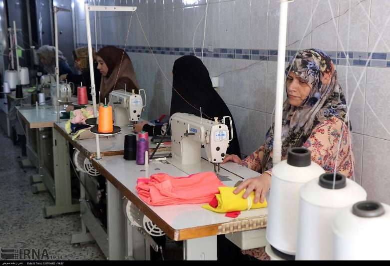 مقایسه نقش زنان روستایی با نقش زنان شهری در پیشرفت اقتصادی خانواده ها در سال جهش تولید