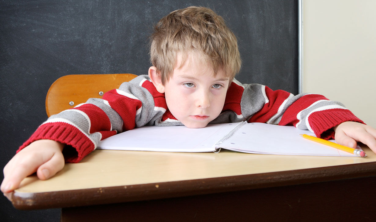 ۱۰ رفتار والدین که کودکان را از کتاب خوانی متنفر می کند