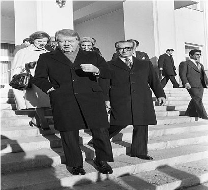 امپریالیسم آمریکایی چیست؟ چرا امام خمینی (ره) از قطع روابط ایران و امریکا استقبال کرد؟