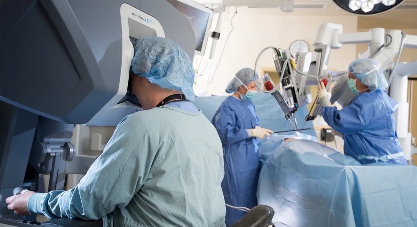 جراحی سرطان پروستات: زمان نیاز، روش‌ها و عوارض آن