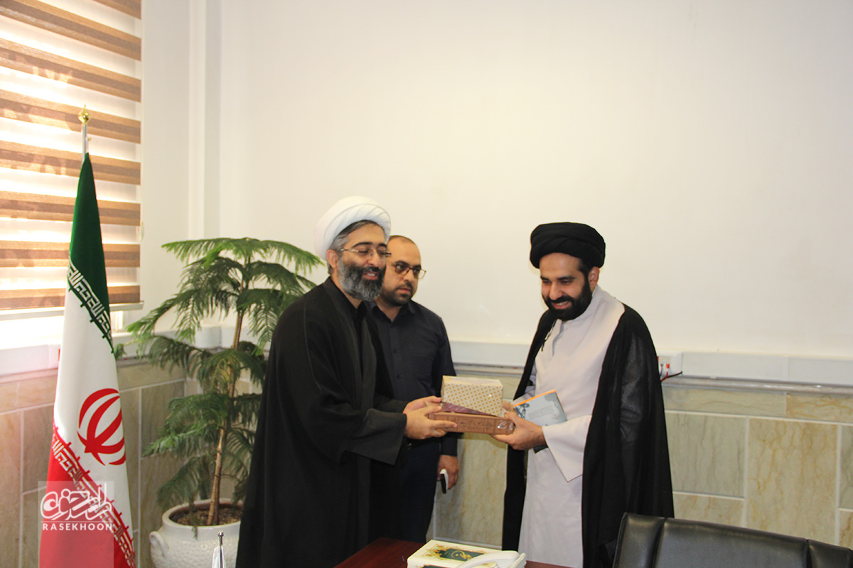 بازدید حجت الاسلام دکتر محمدحسین نواب از راسخون و مجتمع فرهنگی آموزشی اوقاف در قم بازدید حجت الاسلام دکتر محمدحسین نواب از راسخون و مجتمع فرهنگی آموزشی اوقاف در قم