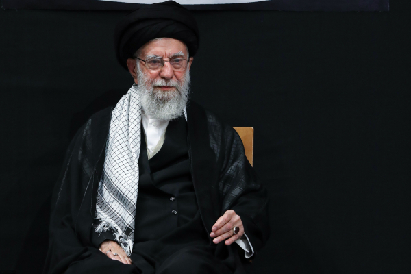 تصاویر عزاداری شب عاشورا در حسینه امام خمینی با حضور مقام معظم رهبری (سری اول)