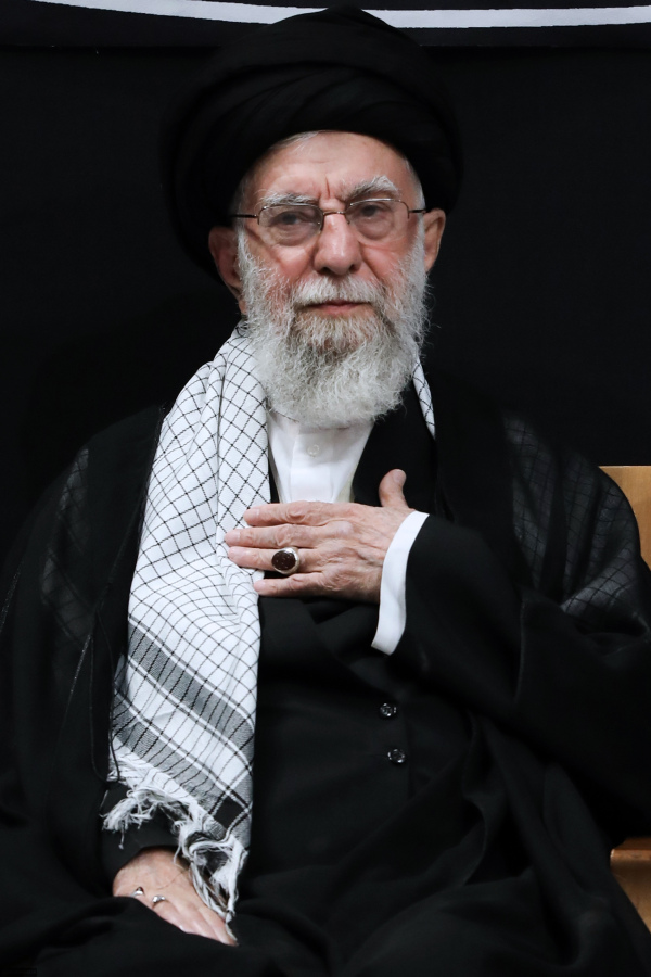 تصاویر عزاداری شب عاشورا در حسینیه امام خمینی با حضور مقام معظم رهبری (سری دوم) تصاویر عزاداری شب عاشورا در حسینیه امام خمینی با حضور مقام معظم رهبری (سری دوم)