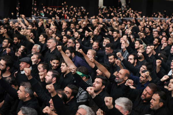 تصاویر عزاداری شب عاشورا در حسینیه امام خمینی با حضور مقام معظم رهبری (سری دوم) تصاویر عزاداری شب عاشورا در حسینیه امام خمینی با حضور مقام معظم رهبری (سری دوم)