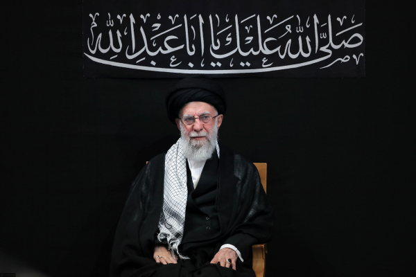 تصاویر عزاداری شب عاشورا در حسینه امام خمینی با حضور مقام معظم رهبری (سری اول)