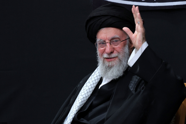 تصاویر عزاداری شب عاشورا در حسینه امام خمینی با حضور مقام معظم رهبری (سری اول)