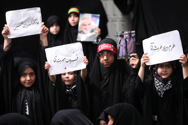 تصاویر عزاداری شب عاشورا در حسینه امام خمینی با حضور مقام معظم رهبری (سری اول)