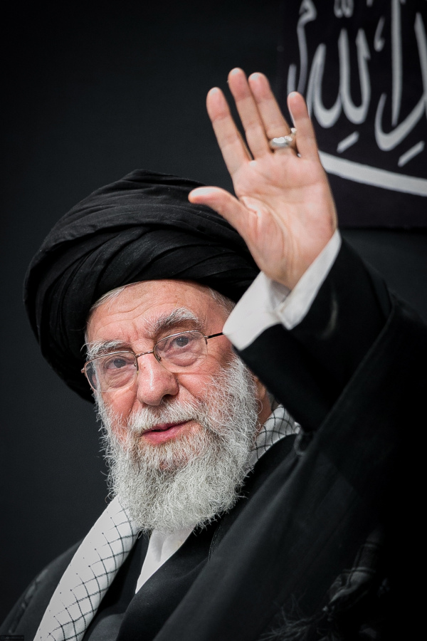 تصاویر عزاداری شب عاشورا در حسینه امام خمینی با حضور مقام معظم رهبری (سری اول)