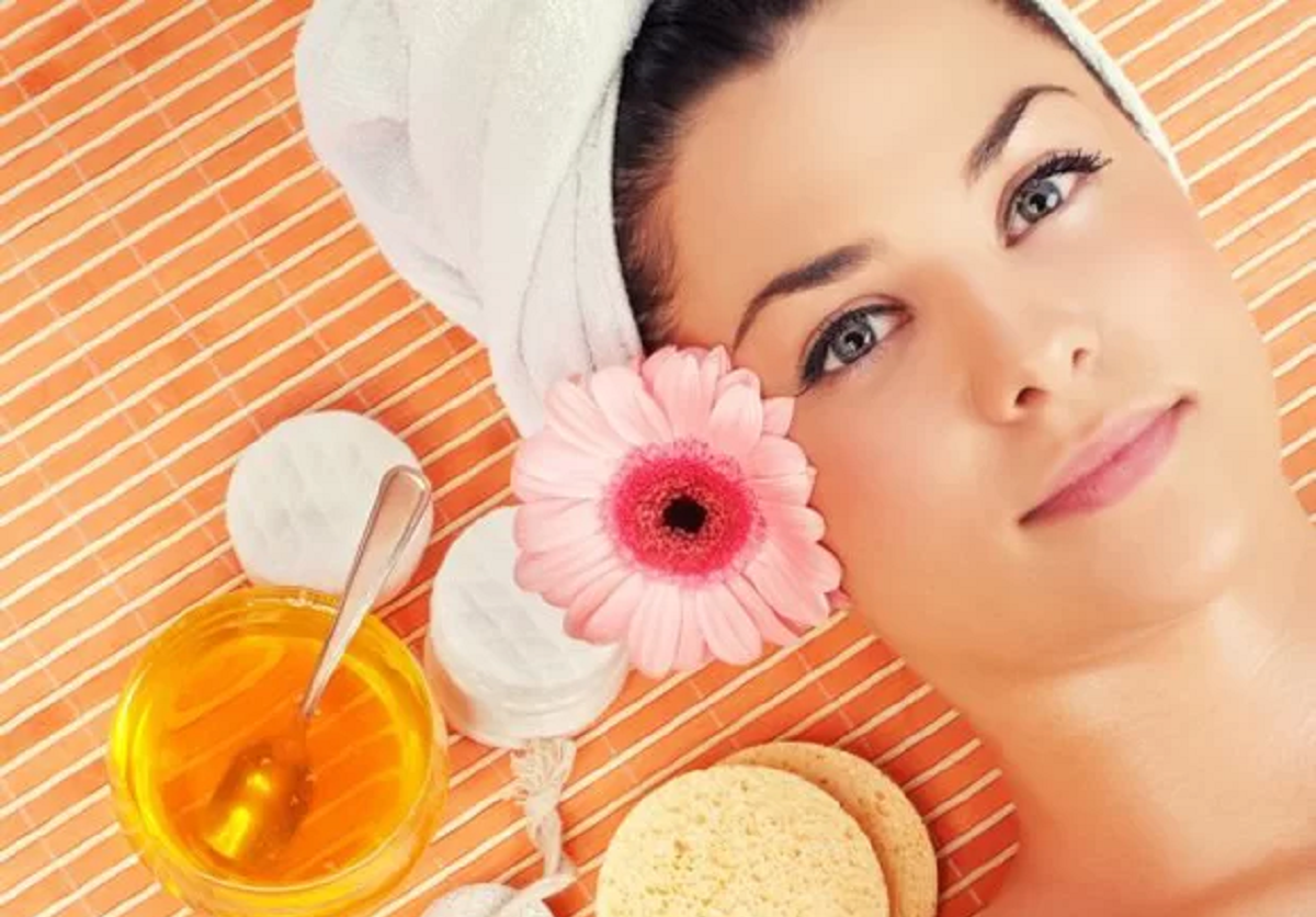 Honey mask для лица. Мед для красоты. Товары для красоты и здоровья. Массаж лица и косметика для лица. Пора к косметологу картинки.