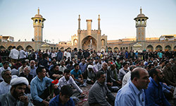 اهتزاز پرچم جدید حرم حضرت معصومه (س) 