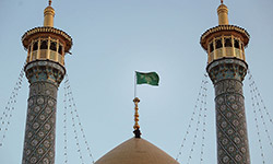 اهتزاز پرچم جدید حرم حضرت معصومه (س) 