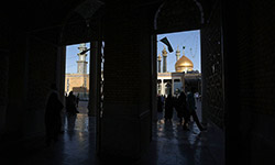 اهتزاز پرچم جدید حرم حضرت معصومه (س) 