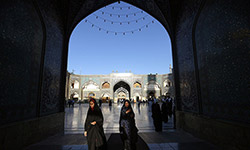 اهتزاز پرچم جدید حرم حضرت معصومه (س) 