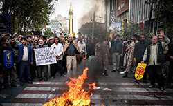  راهپیمایی ۱۳ آبان 