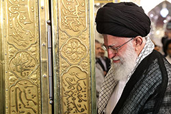 غبارروبی مضجع مطهر حضرت امام رضا (علیه‌السلام) با حضور رهبر انقلاب  