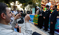 زیر سایه خورشید ‎ 