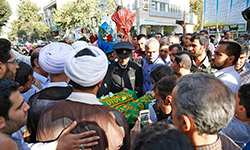 زیر سایه خورشید ‎ 