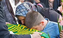 زیر سایه خورشید ‎ 