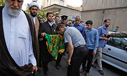 زیر سایه خورشید ‎ 