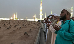  زیارت قبور بقیع 