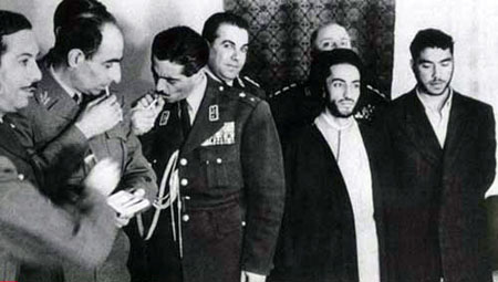 ایستاده با چشمان باز