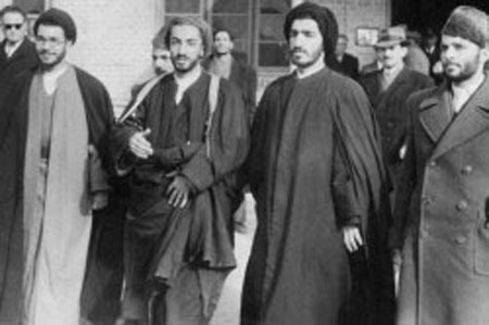 ایستاده با چشمان باز