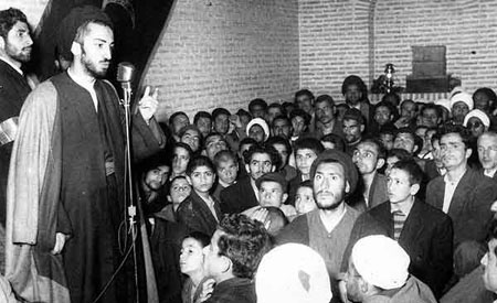 ایستاده با چشمان باز