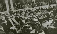 مردي در خانه نيست