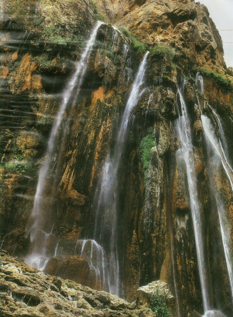 زير آبشار بايد رفت