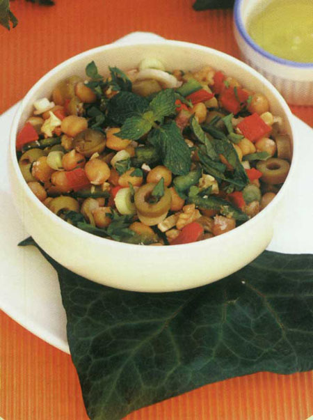 سالاد نخود گوجه و گردو با سس چيلي