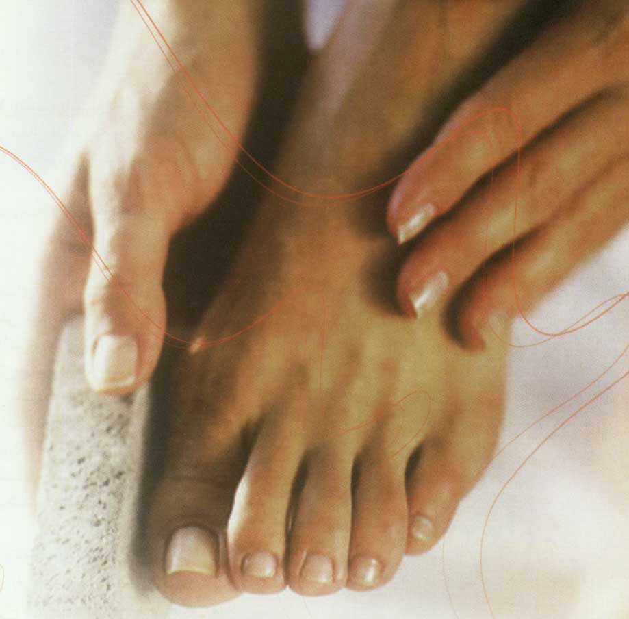  با پاشنه هاي ترک خورده چه کنيم ؟