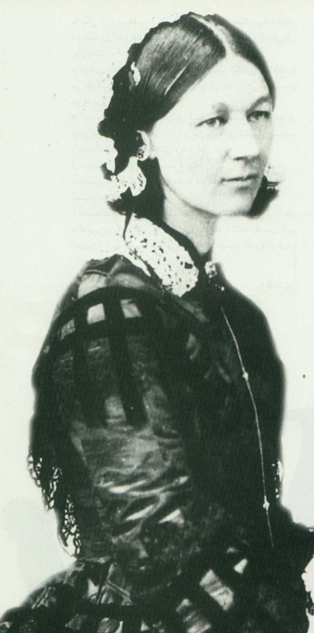 بانوي فانوس به دست