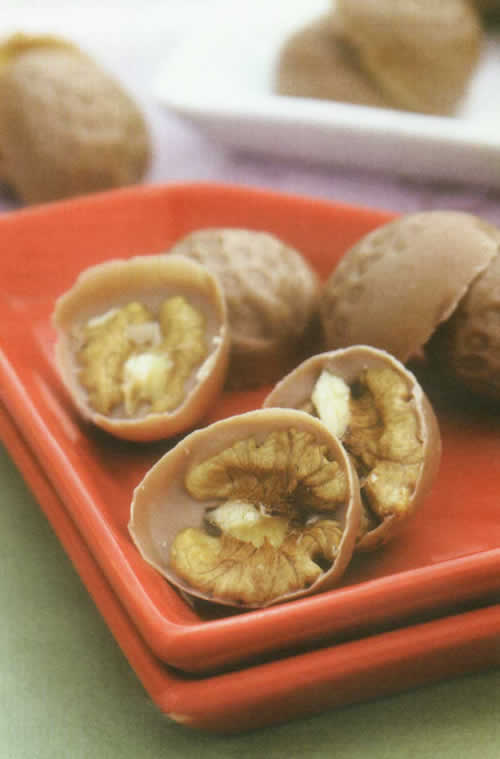 شکلات با مغز گردو