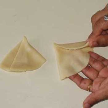 سمبوسه پنیر بچه ها سمبوسه پنیر بچه ها