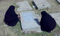 بر مزار مادر