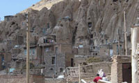  در آغوش سنگ ها