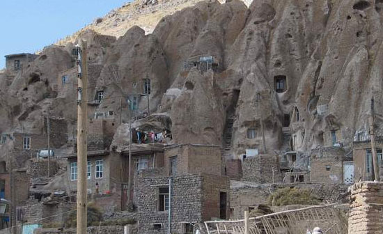 در آغوش سنگ ها