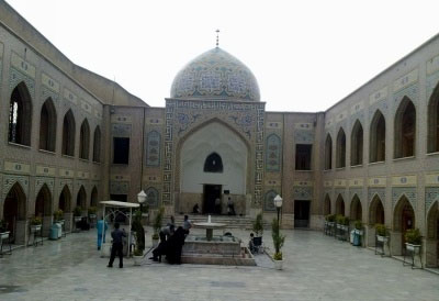 در سایه پیرمرد همسایه
