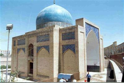 در سایه پیرمرد همسایه