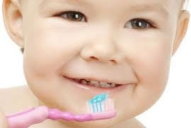 مسواک‌زدن دندان کودک؛ چرا و چگونه؟