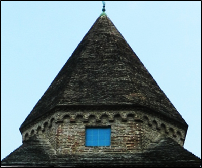 بررسی جلوه های معماری و هنرهای تزیینی 