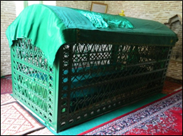 بررسی جلوه های معماری و هنرهای تزیینی 