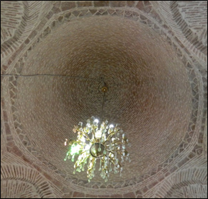 بررسی جلوه های معماری و هنرهای تزیینی 