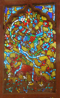 بررسی پنجره‌ی گچبری متعلق به بنای امامزادگان درب امام